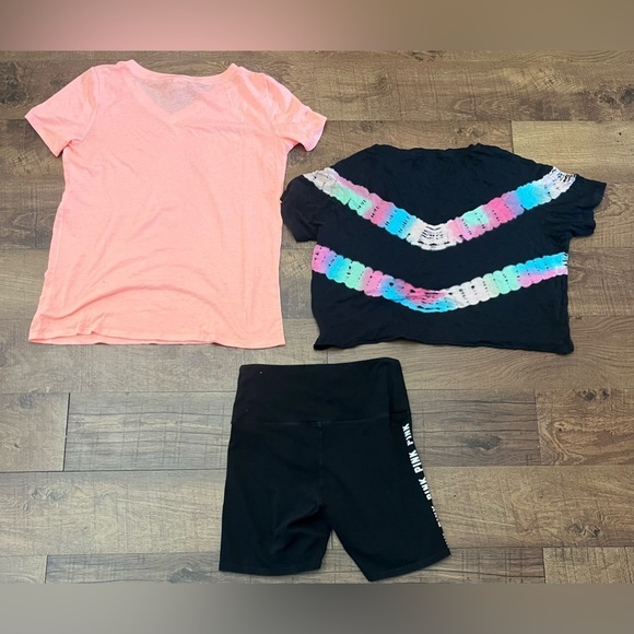 PINK by Victoria’s Secret bundle 3 pieces Sz Medium 2 shirts 1 pair shorts - Picture 8 of 9